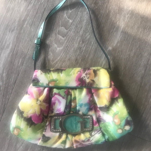 Floral Guess Clutch - Picture 1 of 5